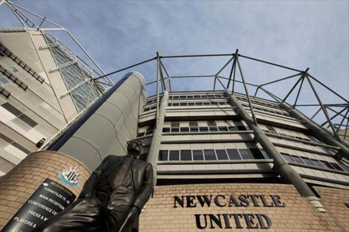 La fachada del campo del Newcastle. La fachada del campo del Newcastle.