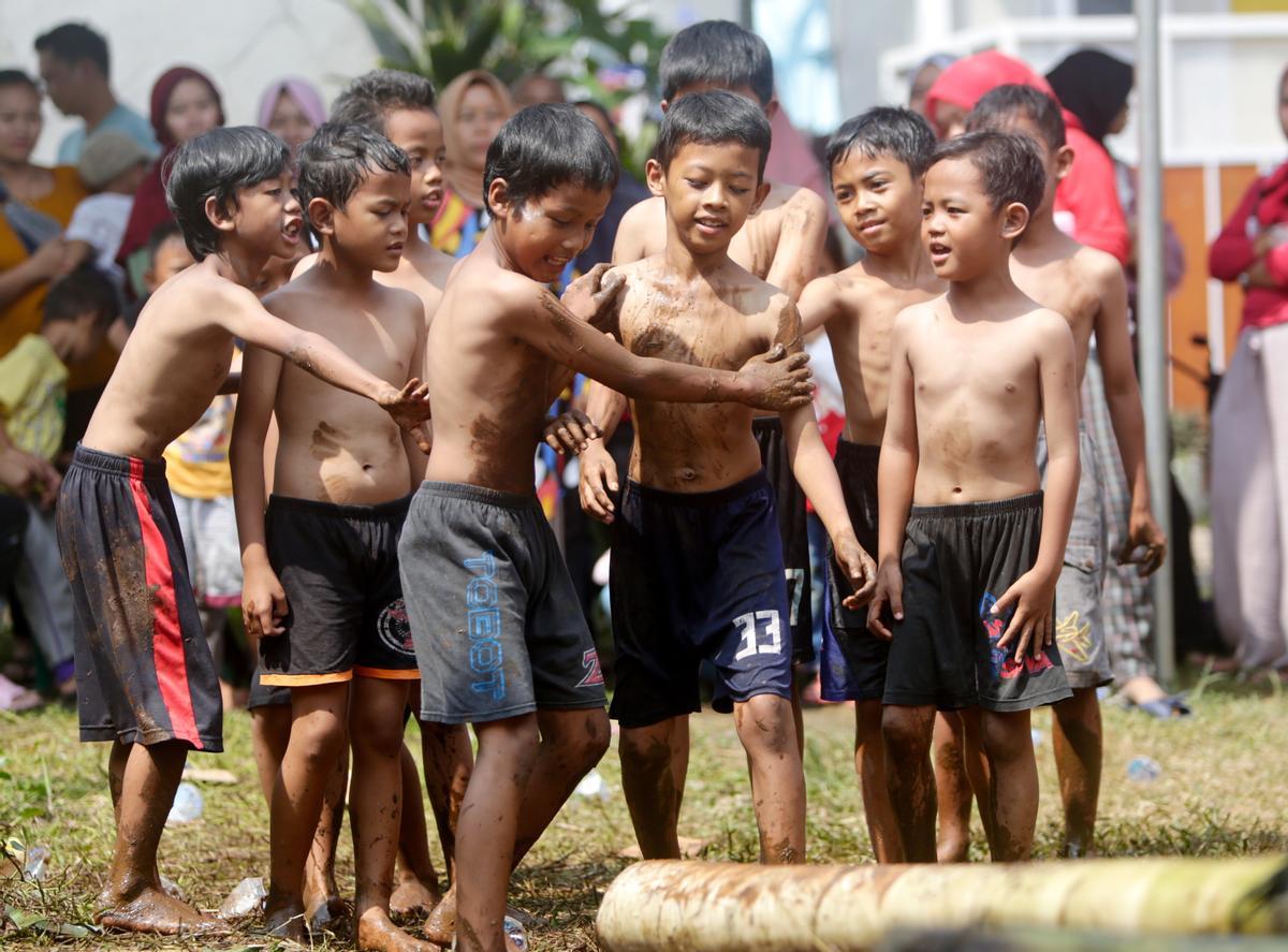 Mueren casi un centenar de niños en Indonesia por fallos renales relacionados con la ingesta de jarabes Mueren casi un centenar de niños en Indonesia por fallos renales relacionados con la ingesta de jarabes