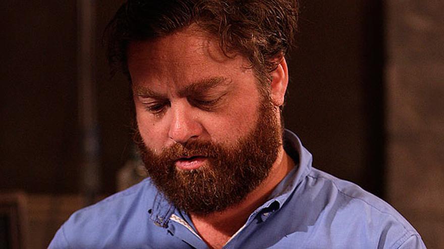 Zach Galifianakis Películas Y Programas De Televisión El actor Zach Galifianakis se fuma un porro en televisión