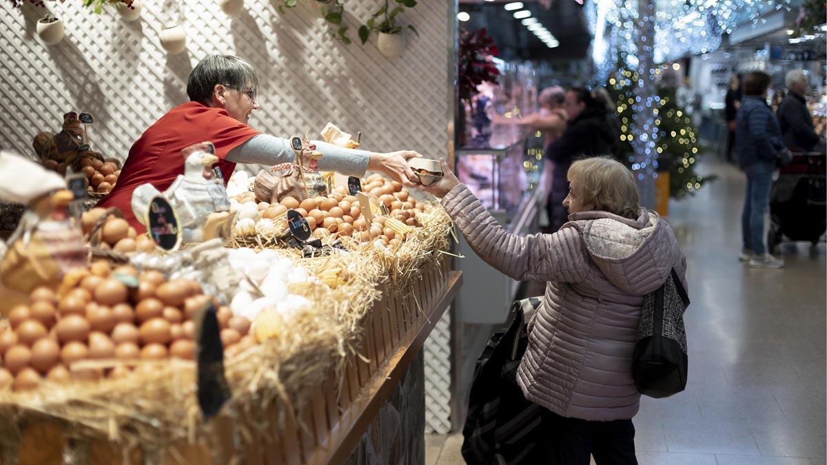 Més pollastre i menys peix: així afecta la inflació els àpats familiars de Nadal