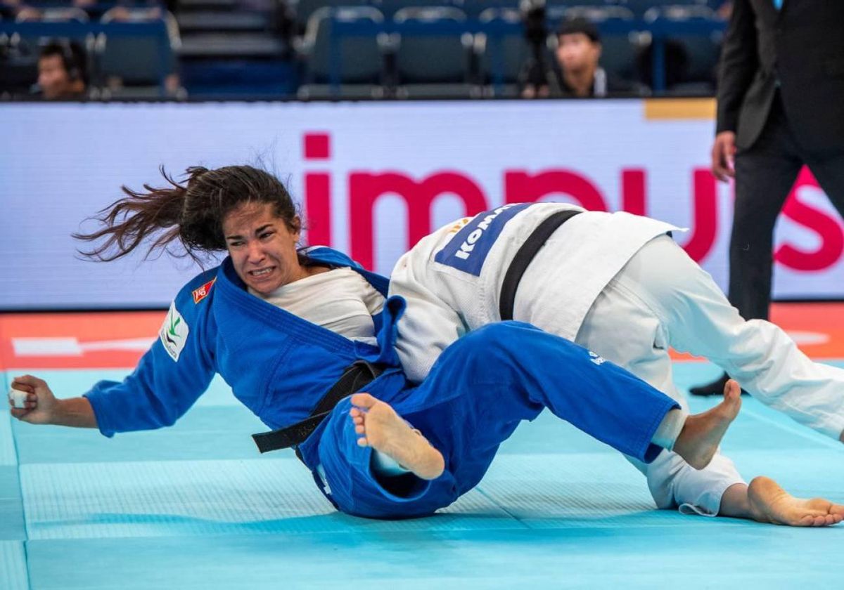 Cristina Cabañas, en el combate contra Tina Trstenjak. Cristina Cabañas, en el combate contra Tina Trstenjak.