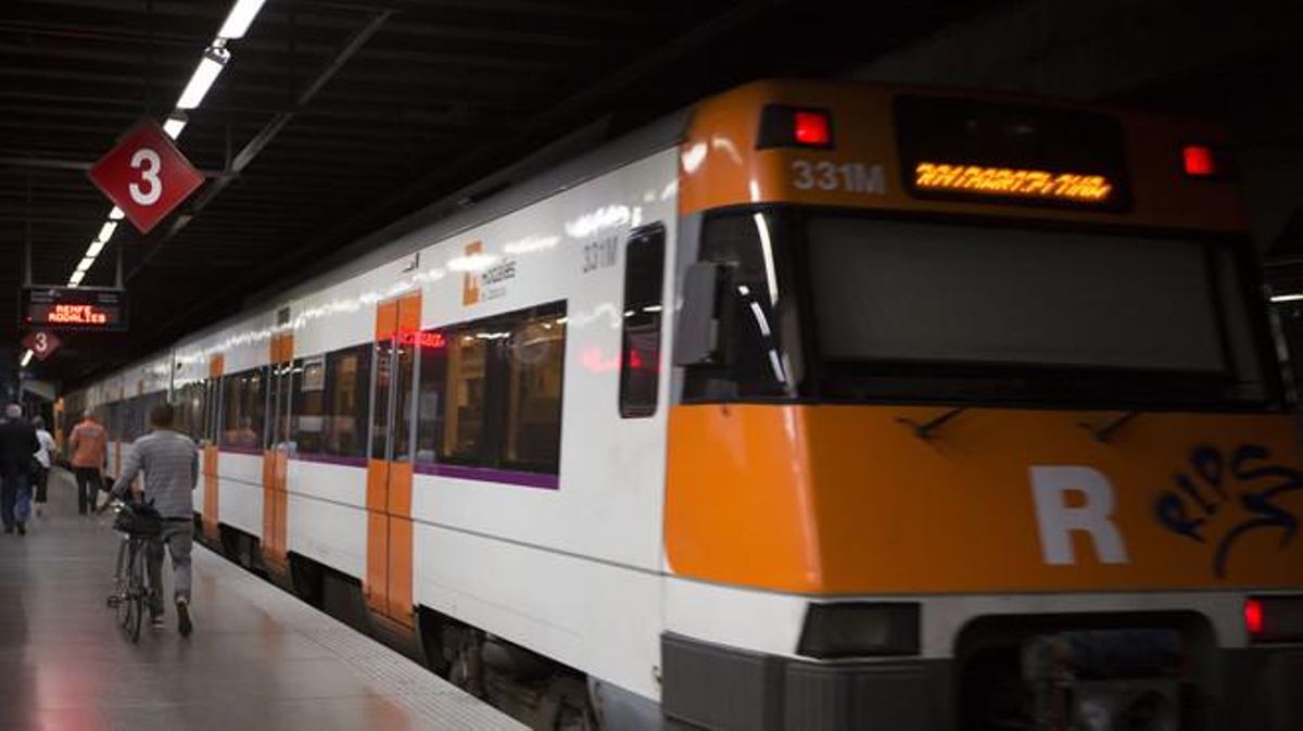 Huelga general: carreteras cortadas y servicios mínimos en metro, bus y Renfe Huelga general: carreteras cortadas y servicios mínimos en metro, bus y Renfe