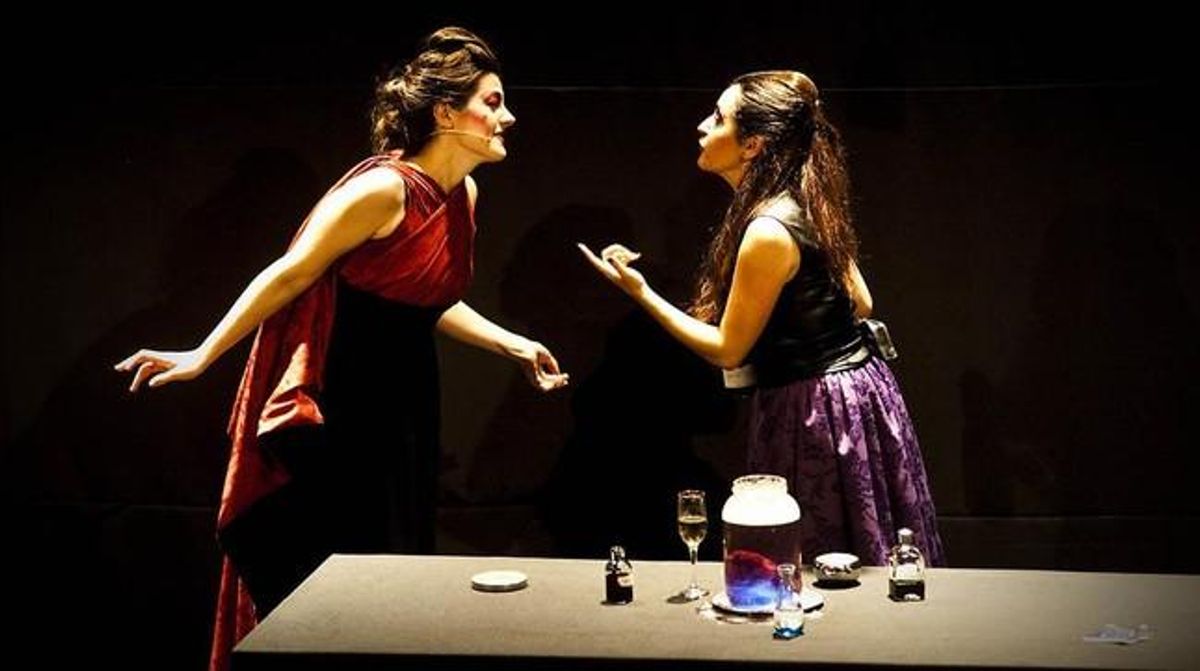 Maria Hionojosa (Dido) y Anna Alàs (Belinda), en una representación de ’Dido reloaded’ en Madrid, en octubre del 2013. Maria Hionojosa (Dido) y Anna Alàs (Belinda), en una representación de ’Dido reloaded’ en Madrid, en octubre del 2013.