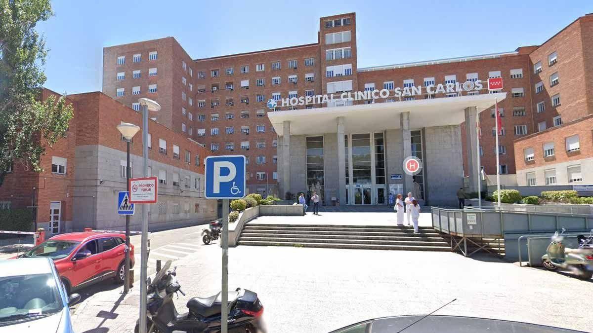 Entrada del Hospital Clínico San Carlos, en Madrid. Entrada del Hospital Clínico San Carlos, en Madrid.