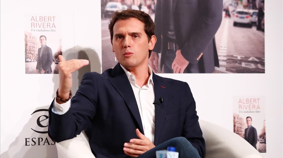 Rivera avisa Arrimadas que Sánchez «no és de confiança» i que pactarà amb la «banda» Rivera avisa Arrimadas que Sánchez «no és de confiança» i que pactarà amb la «banda»