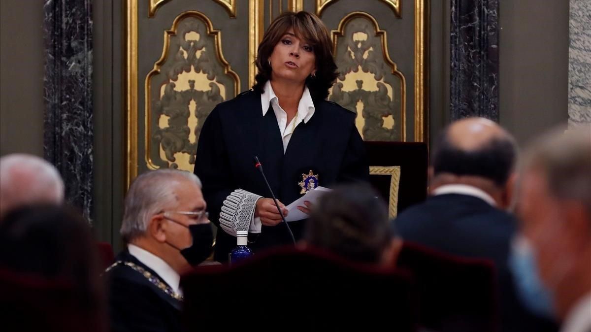 La fiscal general del Estado, Dolores Delgado, interviene durante la inauguración del año judicial, este lunes en el Salón de Plenos del Tribunal Supremo, en Madrid. La fiscal general del Estado, Dolores Delgado, interviene durante la inauguración del año judicial, este lunes en el Salón de Plenos del Tribunal Supremo, en Madrid.