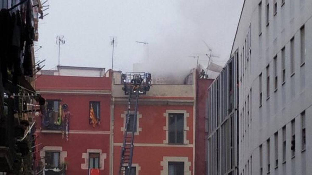 Incendio en el Raval de Barcelona en plena ola de frío Incendio en el Raval de Barcelona en plena ola de frío