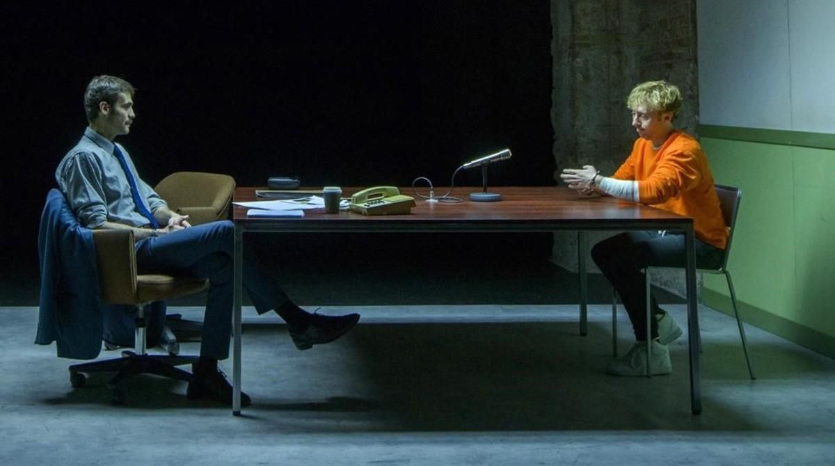 Javier Beltrán (izquierda) y Dafnis Balduz, en una escena de ’Port Arthur’, en el CCCB, dentro del Grec, hasta el 24 de julio. Javier Beltrán (izquierda) y Dafnis Balduz, en una escena de ’Port Arthur’, en el CCCB, dentro del Grec, hasta el 24 de julio.