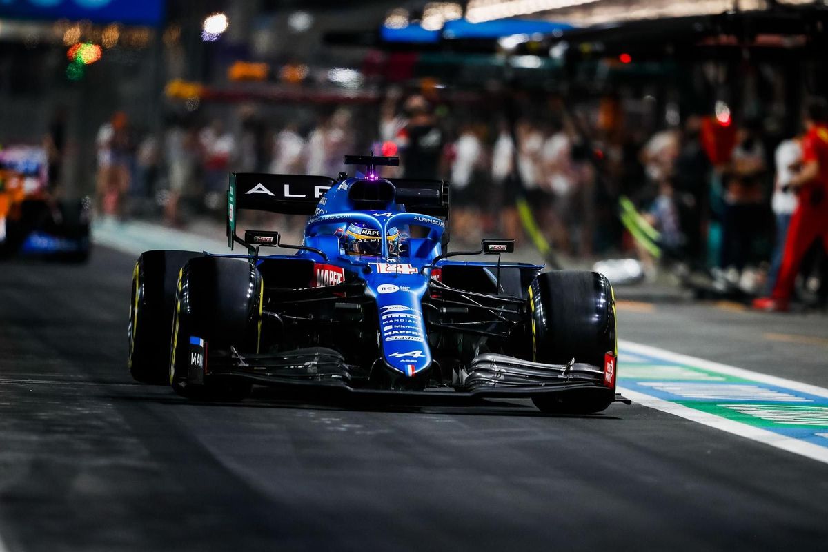 Fernando Alonso y Carlos Sainz saldrán 13 y 15 en el GP de Arabia Saudí Fernando Alonso y Carlos Sainz saldrán 13 y 15 en el GP de Arabia Saudí