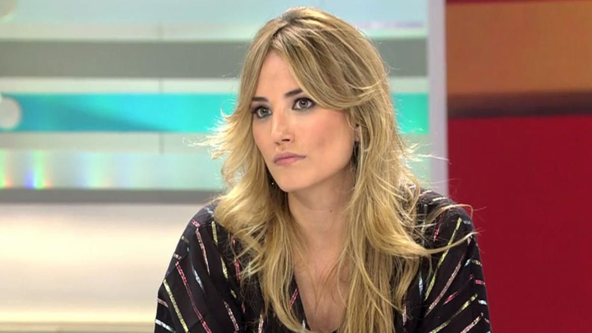 Alba Carrillo estalla contra Ana Rosa para defender a Rocío Carrasco: "¿Por qué medimos con distinto rasero?" Alba Carrillo estalla contra Ana Rosa para defender a Rocío Carrasco: "¿Por qué medimos con distinto rasero?"