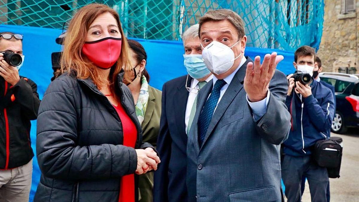 Dos comidas de 26 personas del Govern balear en plenas restricciones salpican a Sánchez Dos comidas de 26 personas del Govern balear en plenas restricciones salpican a Sánchez