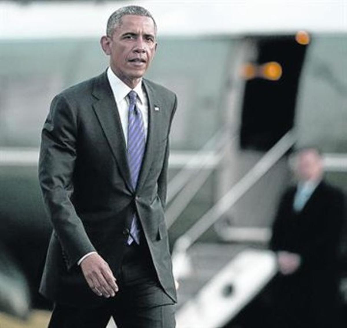 Barack Obama camina por los jardines de la Casa Blanca, la pasada semana.