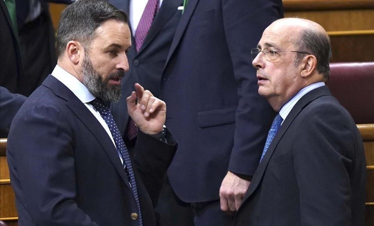 Santiago Abascal conversa con Ignacio Gil Lázaro. Santiago Abascal conversa con Ignacio Gil Lázaro.