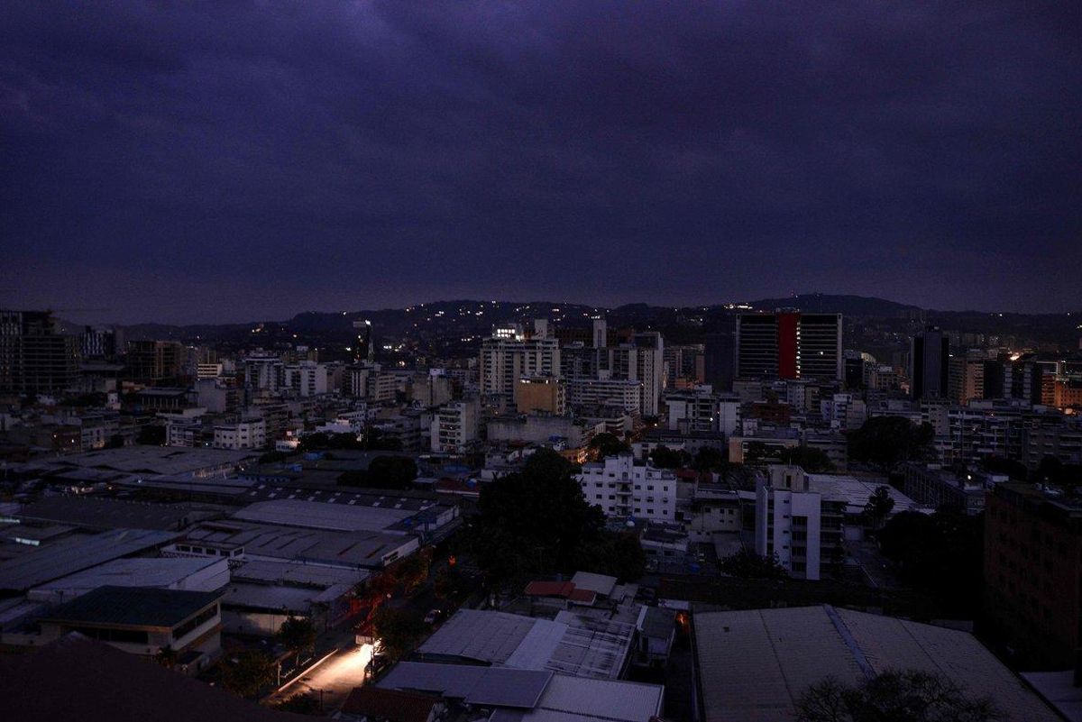 Enmig d'una nova apagada, Veneçuela acusa els EUA i Colòmbia de voler assassinar Maduro Enmig d'una nova apagada, Veneçuela acusa els EUA i Colòmbia de voler assassinar Maduro