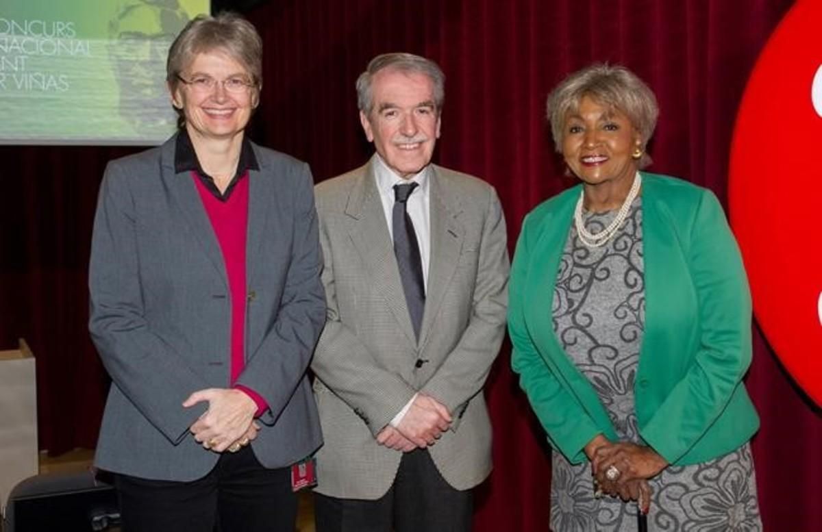 Christina Scheppelmann (izquierda), Miquel Lerín y Grace Bumbry, en la presentación del 54º Concurs Internacional de Cant Tenor Viñas en el Liceu. Christina Scheppelmann (izquierda), Miquel Lerín y Grace Bumbry, en la presentación del 54º Concurs Internacional de Cant Tenor Viñas en el Liceu.
