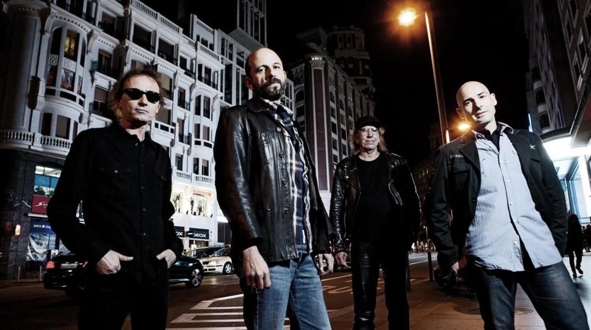 Los Enemigos, con Josele Santiago (segundo por la izquierda). Los Enemigos, con Josele Santiago (segundo por la izquierda).