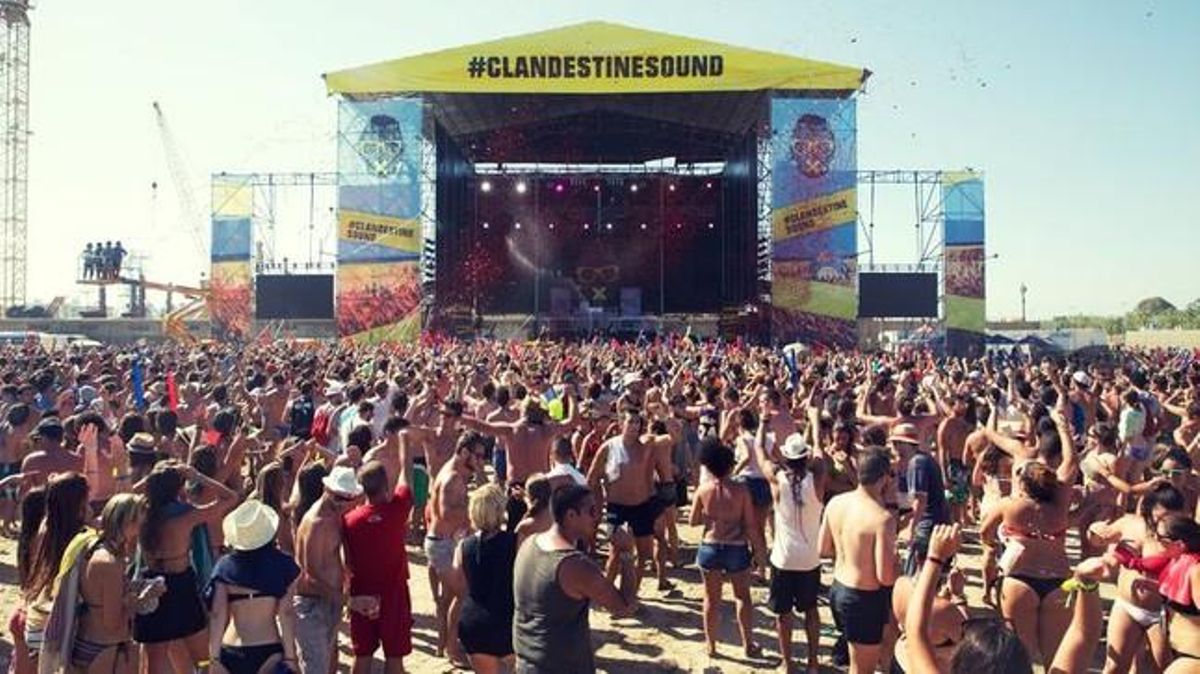 Escenario de día en el Arenal Sound. Escenario de día en el Arenal Sound.