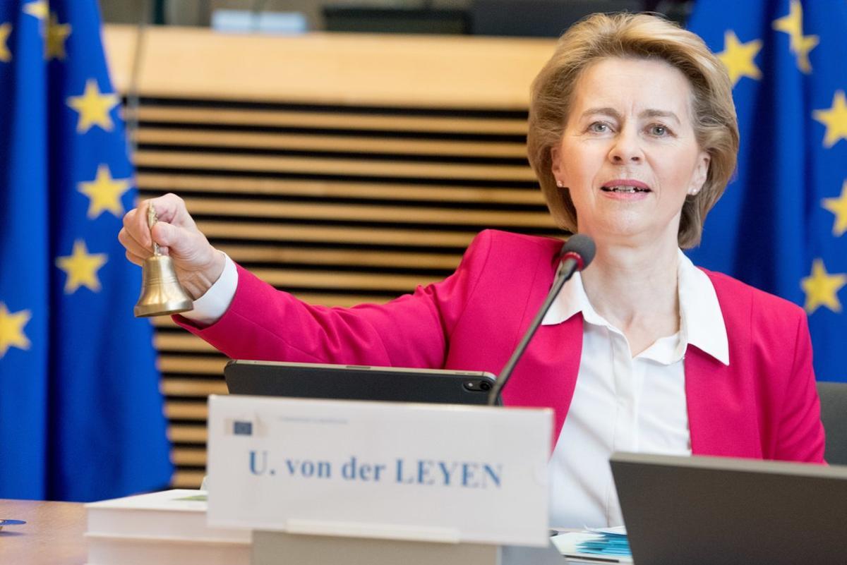 Ursula von der Leyen da inicio a la reunión de la Comisión Europea, este miércoles.