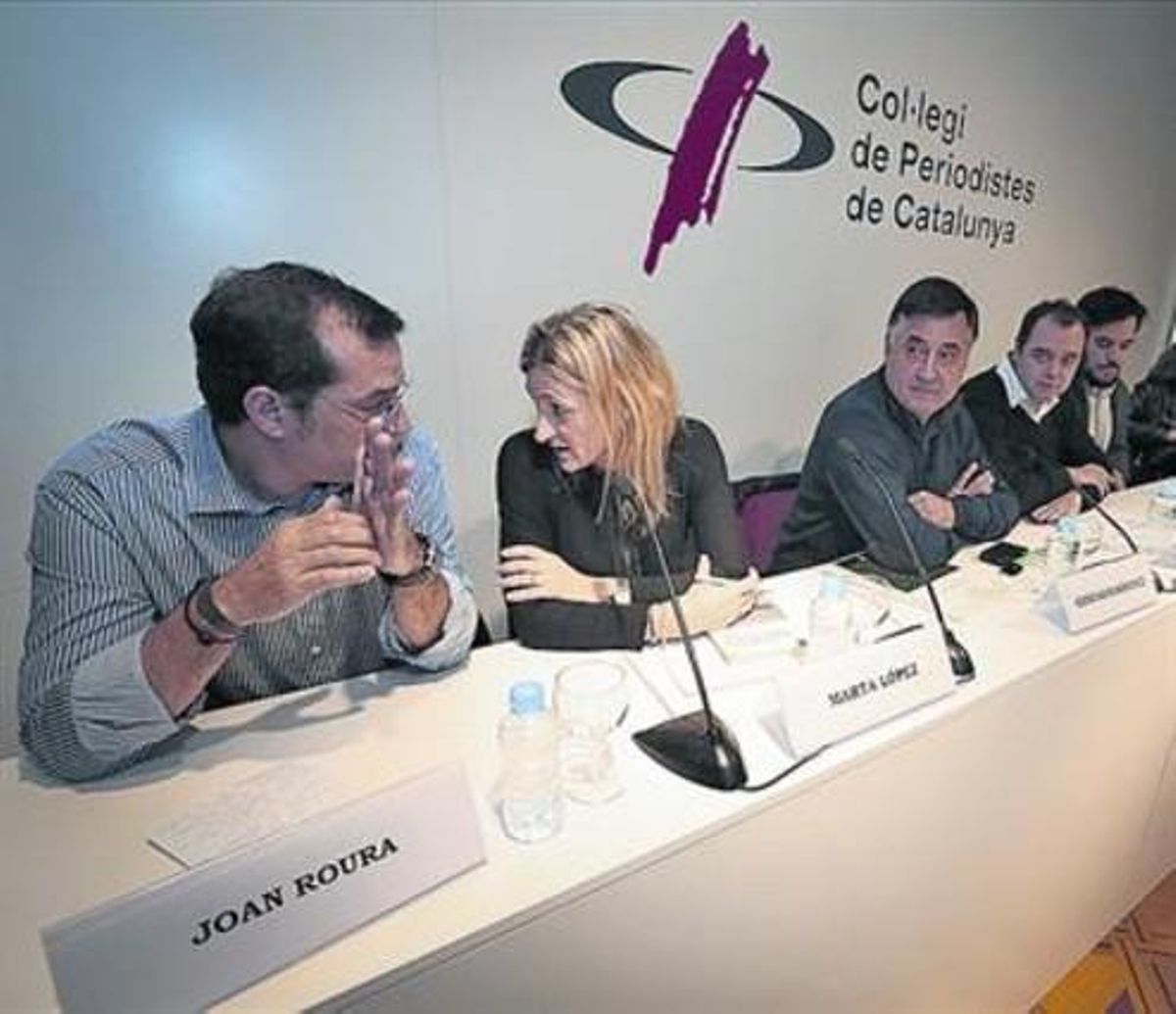 La mesa de debate de ayer en el Col.legi de Periodistes, en Barcelona. La mesa de debate de ayer en el Col.legi de Periodistes, en Barcelona.