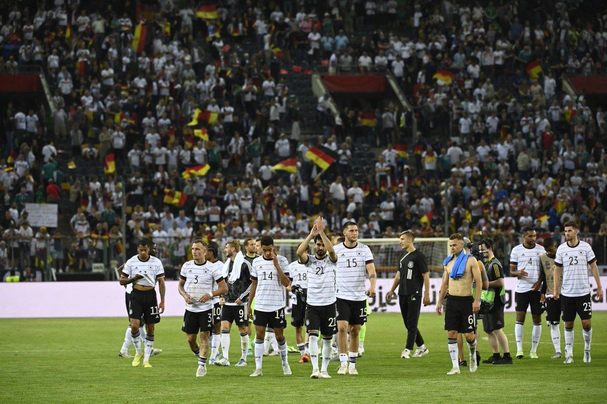 Los jugadores alemanes celebran la victoria ante Italia.