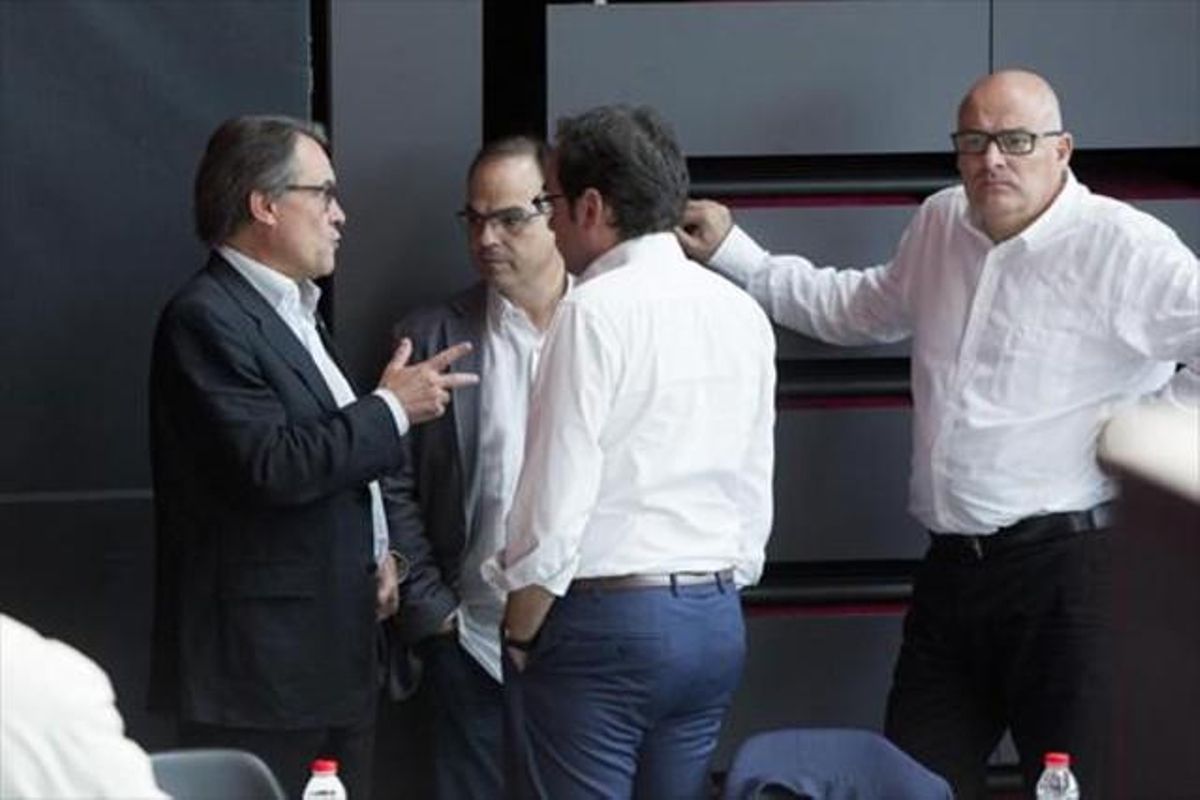 Artur Mas, Jordi Turull y Josep Rull, en el Born Centre Cultural tras las elecciones del 27-S. Artur Mas, Jordi Turull y Josep Rull, en el Born Centre Cultural tras las elecciones del 27-S.
