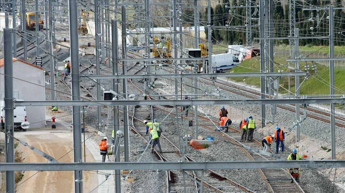 Imagen de archivo de las obras del TGV en Perpignan. Imagen de archivo de las obras del TGV en Perpignan.