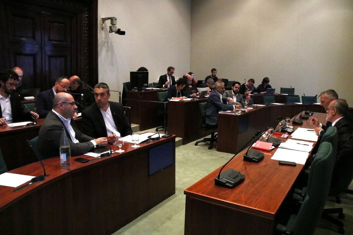 La comisión de investigación sobre el ’caso Vidal’, este martes, en el Parlament. La comisión de investigación sobre el ’caso Vidal’, este martes, en el Parlament.