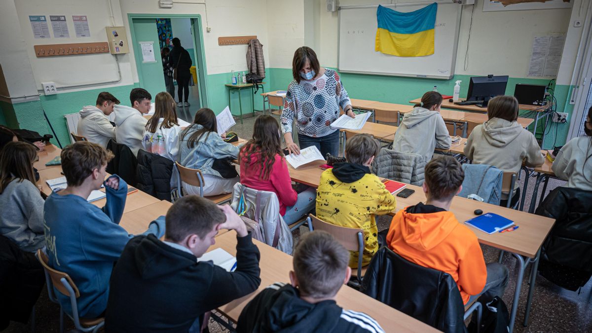 Treinta familias de L'Hospitalet piden reconsiderar las ratios en P-3 Treinta familias de L'Hospitalet piden reconsiderar las ratios en P-3