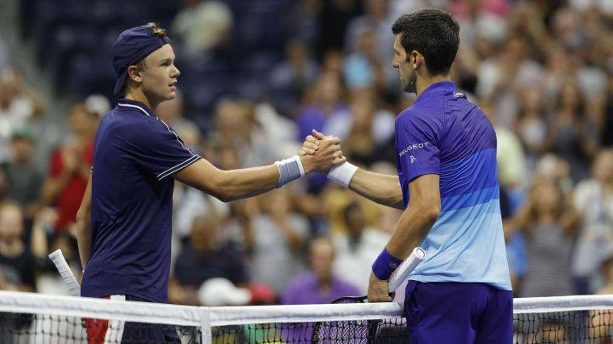Djokovic es deixa un set davant Rune i Barty supera la primera ronda Djokovic es deixa un set davant Rune i Barty supera la primera ronda