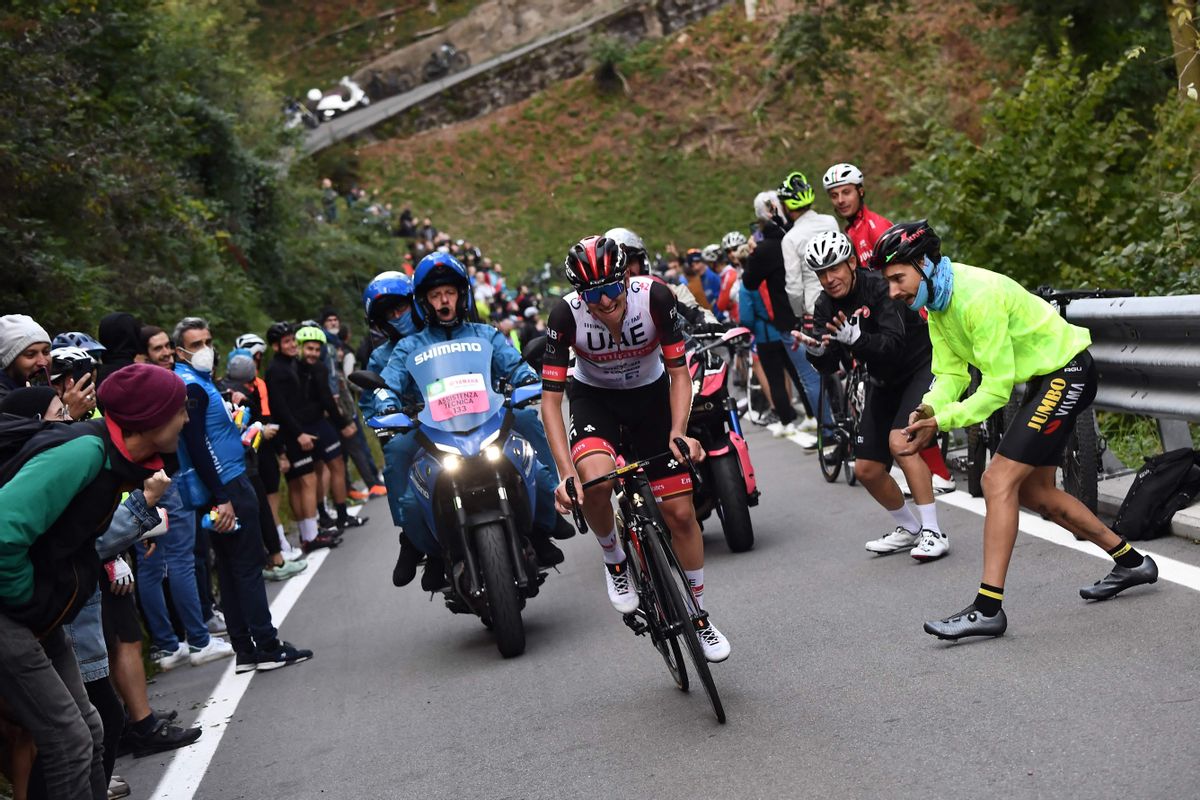Tadej Pogacar, al ataque en Lombardía. Tadej Pogacar, al ataque en Lombardía.