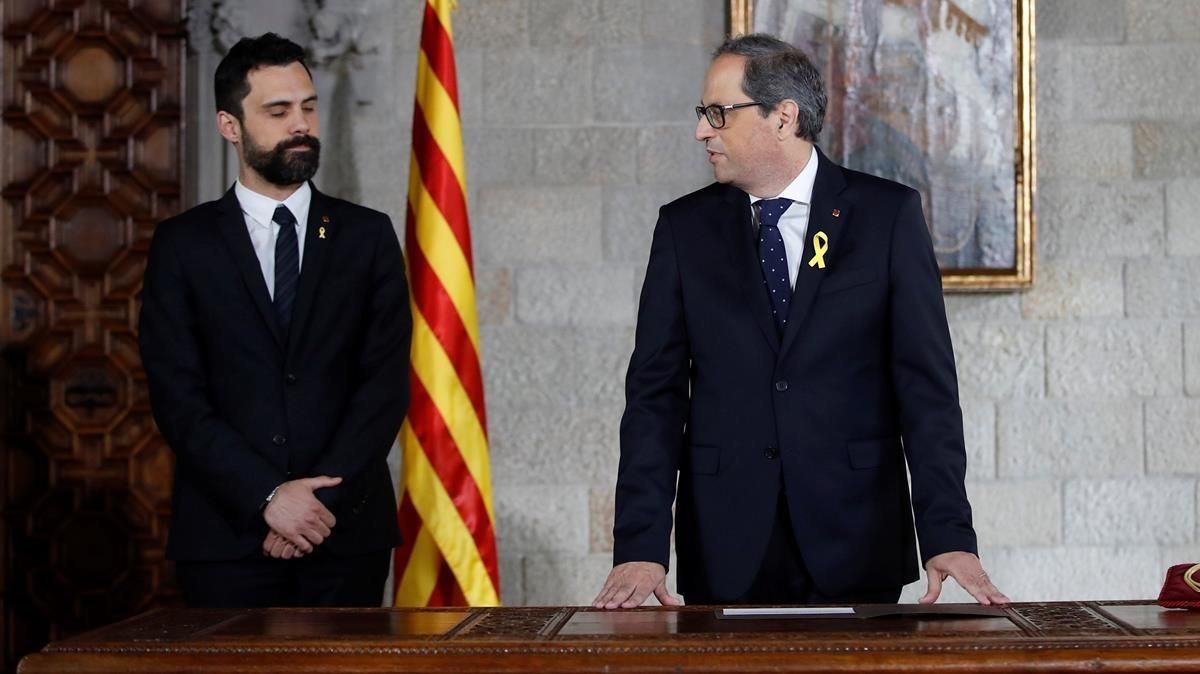 Quim Torra, acompañado por el presidente del Parlamnt, Roger Torrent, en la toma de posesión como ’president’. Quim Torra, acompañado por el presidente del Parlamnt, Roger Torrent, en la toma de posesión como ’president’.