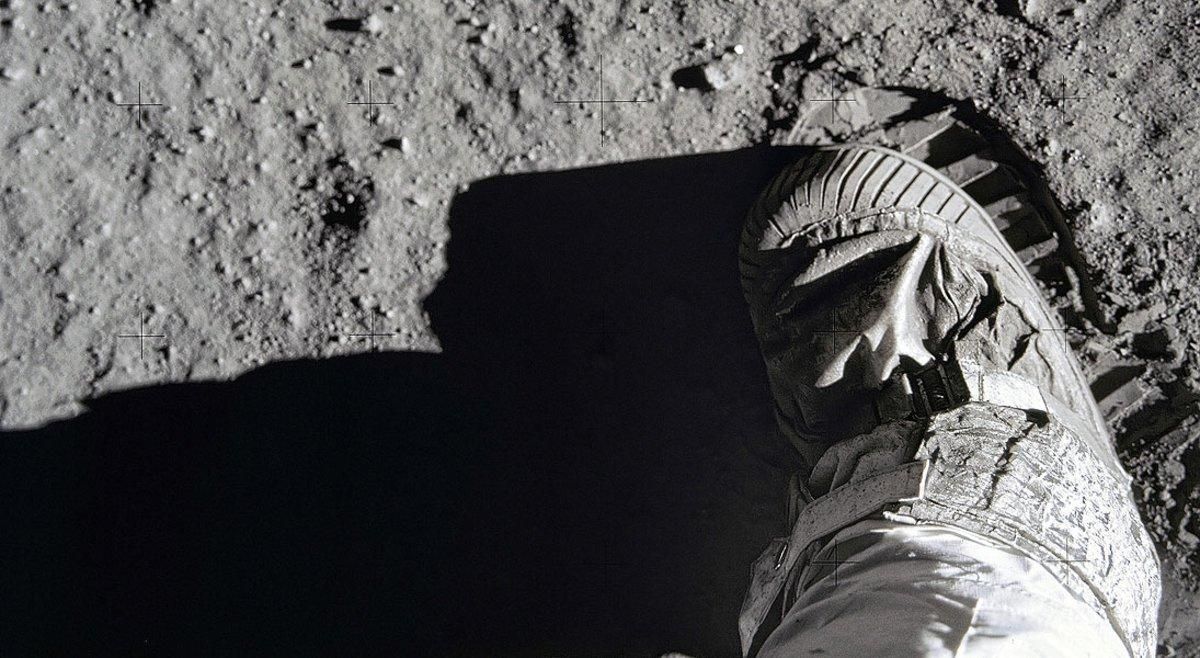 La huella y la bota del astronauta Buzz Aldrin, el segundo hombre en pisar la Luna, en julio de 1969. La huella y la bota del astronauta Buzz Aldrin, el segundo hombre en pisar la Luna, en julio de 1969.