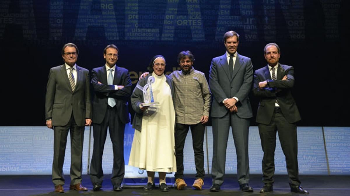 Llegada de personalidades al premio Català de l’Any’ (2014) en el TNC.
