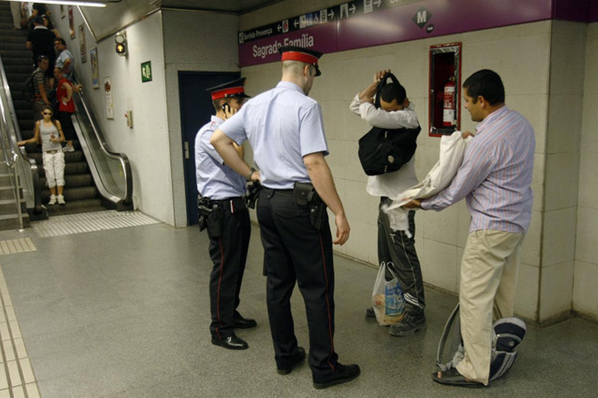 El Metro De Barcelona, Paraíso De Carteristas