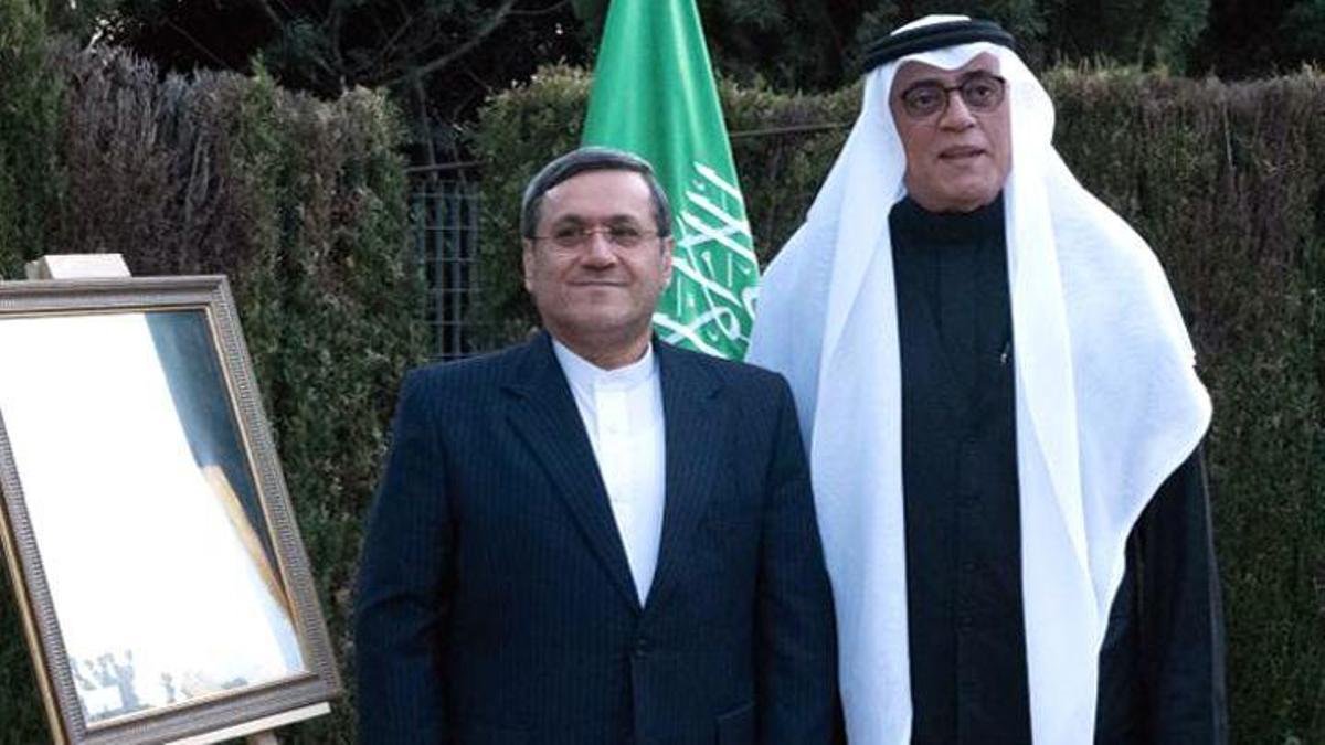 El embajador de Arabia Saudí: Azzam, Abdelkarim Algain, y el embajador de Irán, Hassan Ghashghavi.