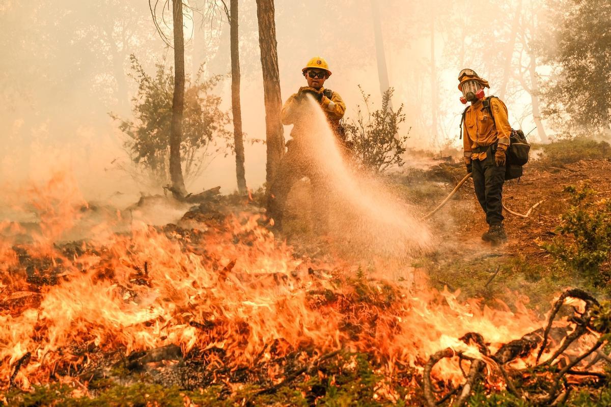 El fuego se extiende en California y vuelve a amenazar las secuoyas milenarias de Yosemite