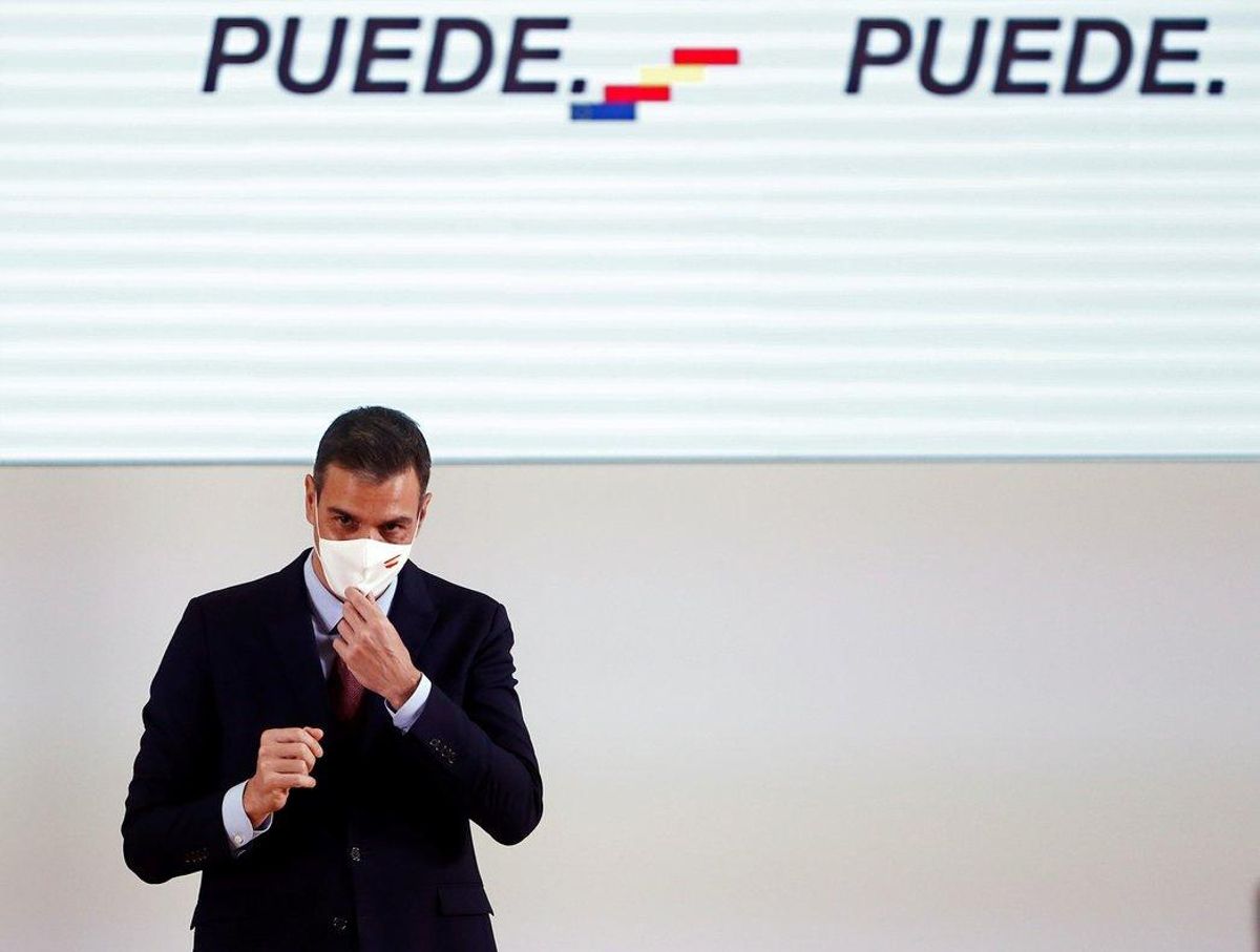 El presidente del Gobierno, Pedro Sánchez, al término de su intervención en el palacio de Congresos Baluarte, en Pamplona, este 13 de noviembre. El presidente del Gobierno, Pedro Sánchez, al término de su intervención en el palacio de Congresos Baluarte, en Pamplona, este 13 de noviembre.
