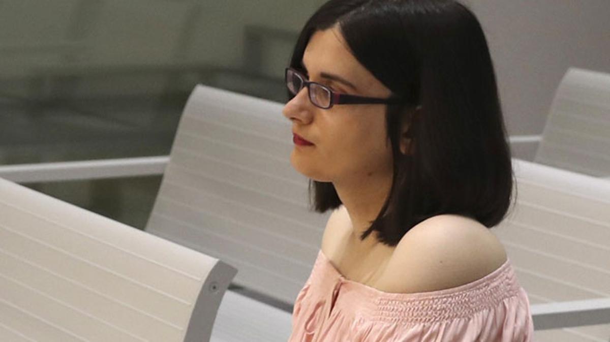 Condemnen a un any de presó una noia de 21 anys per escriure 13 tuits sobre Carrero Blanco.