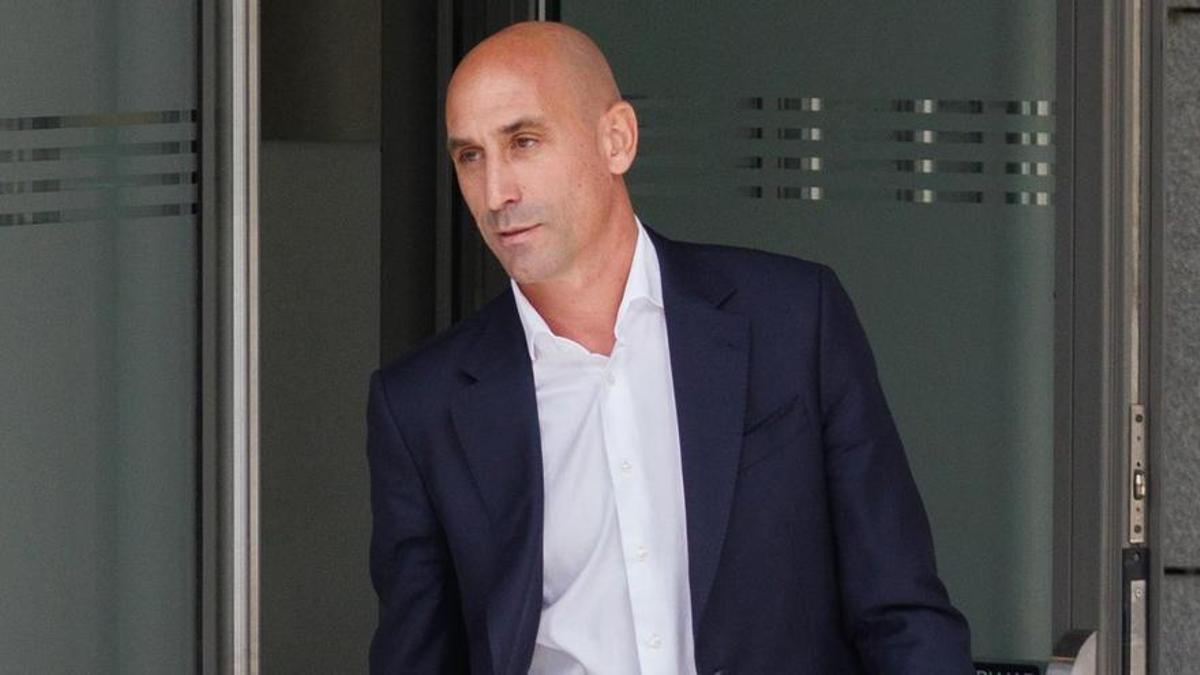 La FIFA suspende durante tres años a Luis Rubiales │ VÍDEO