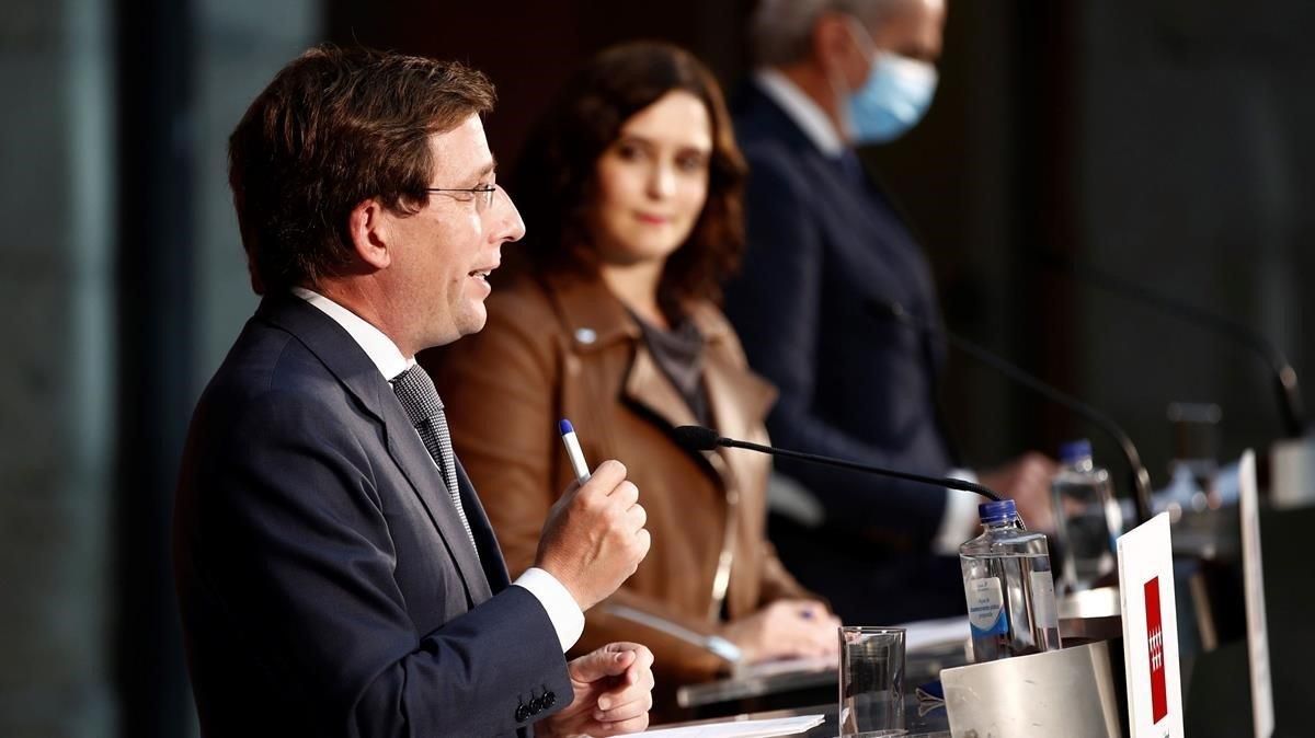 José Luis Martínez-Almeida e Isabel Díaz Ayuso, en su comparecencia de este martes. José Luis Martínez-Almeida e Isabel Díaz Ayuso, en su comparecencia de este martes.