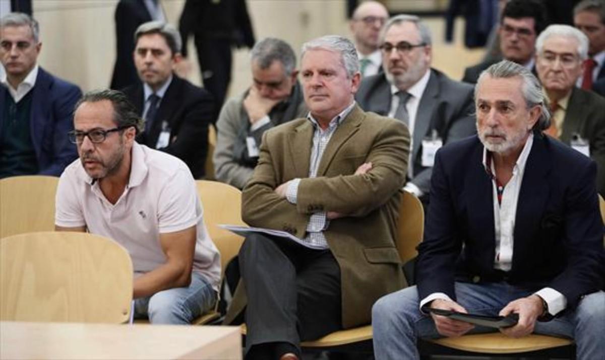 Álvaro Pérez Alonso, ’el Bigotes’, Pablo Crespo y Francisco Correa, el lunes en el juicio por la ’Gürtel’ valenciana en San Fernando de Henares (Madrid).