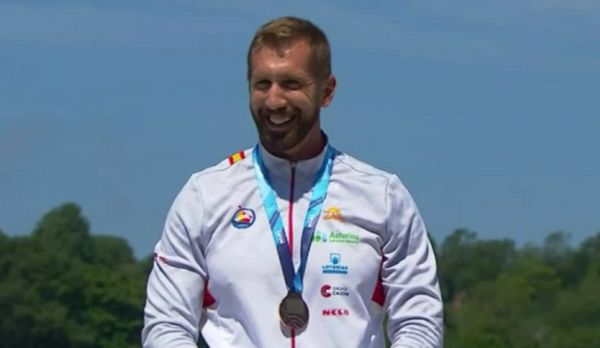 Carlos Arévalo, en el podio Carlos Arévalo, en el podio