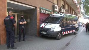 Operación policial de los Mossos contra el blanqueo de capital y tráfico de drogas en la Zona Franca de Barcelona, el pasado 18 de septiembre.