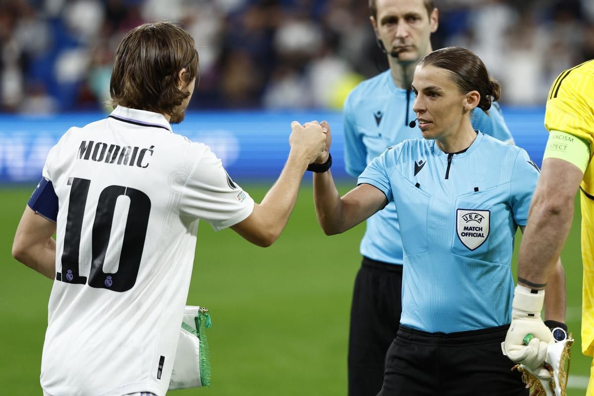 Las árbitras piden paso: estas son las seis mujeres que dirigirán partidos en el Mundial de Qatar Las árbitras piden paso: estas son las seis mujeres que dirigirán partidos en el Mundial de Qatar