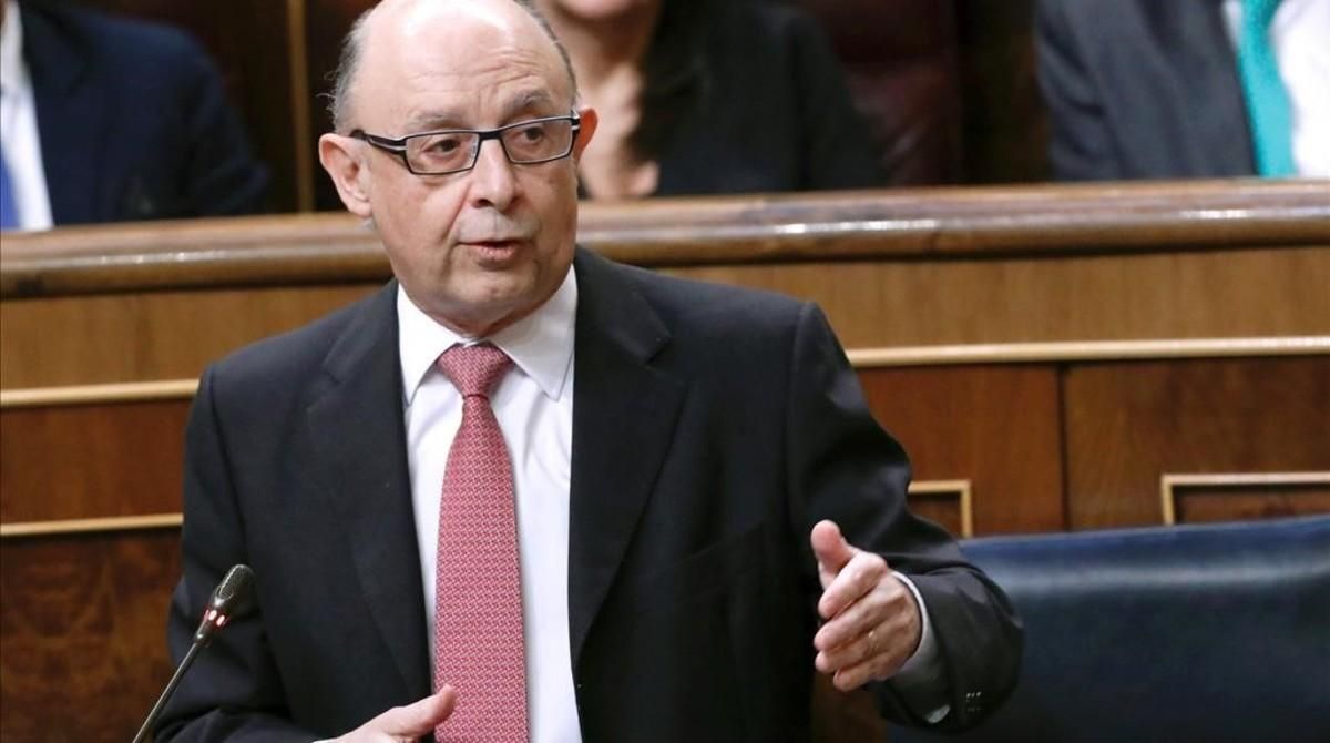 El ministro de Hacienda Cristobal Montoro durante la sesion de control al Gobierno en el Congreso de los Diputados este miércoles. El ministro de Hacienda Cristobal Montoro durante la sesion de control al Gobierno en el Congreso de los Diputados este miércoles.