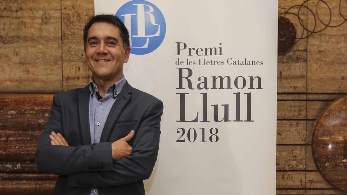 Martí Gironell, ganador del XXXVIII Premio de les Lletres Catalanes Ramon Llull. Martí Gironell, ganador del XXXVIII Premio de les Lletres Catalanes Ramon Llull.