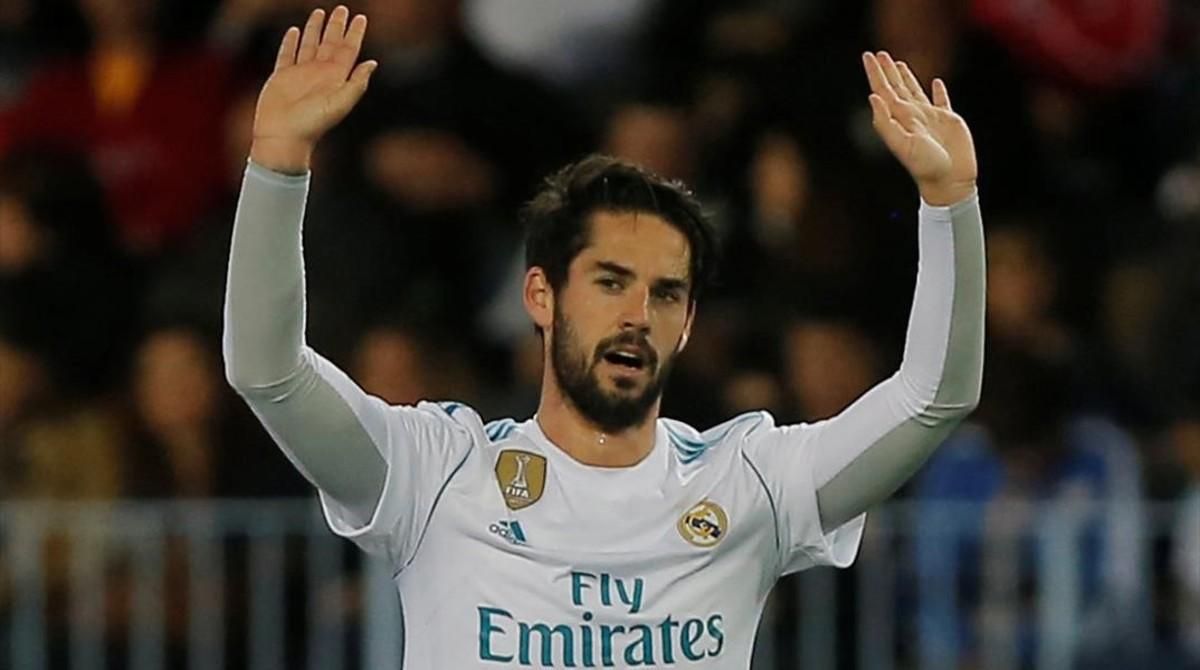 Isco pide perdón tras marcar el 0-1 de falta. Isco pide perdón tras marcar el 0-1 de falta.
