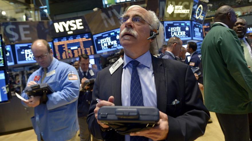 Wall Street è affondata ad aprile e il Nasdaq soffre il suo mese peggiore dal 2008