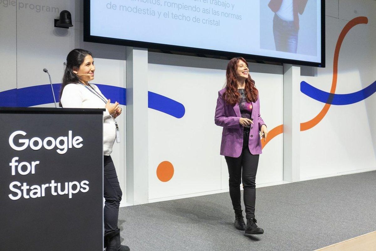 Patricia López, alias @patycritter (a la derecha) es Marketing Manager de Google Campus Madrid y una de las creadoras del podcasts sobre mujeres pioneras Vostok6 Patricia López, alias @patycritter (a la derecha) es Marketing Manager de Google Campus Madrid y una de las creadoras del podcasts sobre mujeres pioneras Vostok6