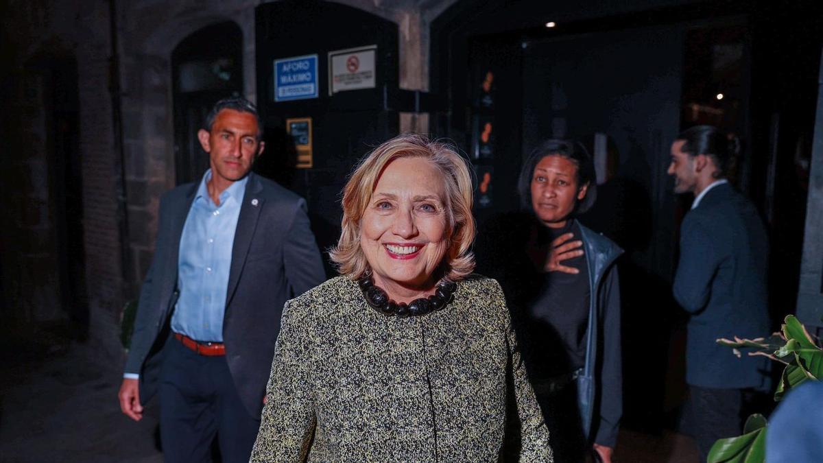Hillary Clinton a su salida del restaurante Estimar en el Born